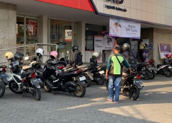 Parkir di Jember