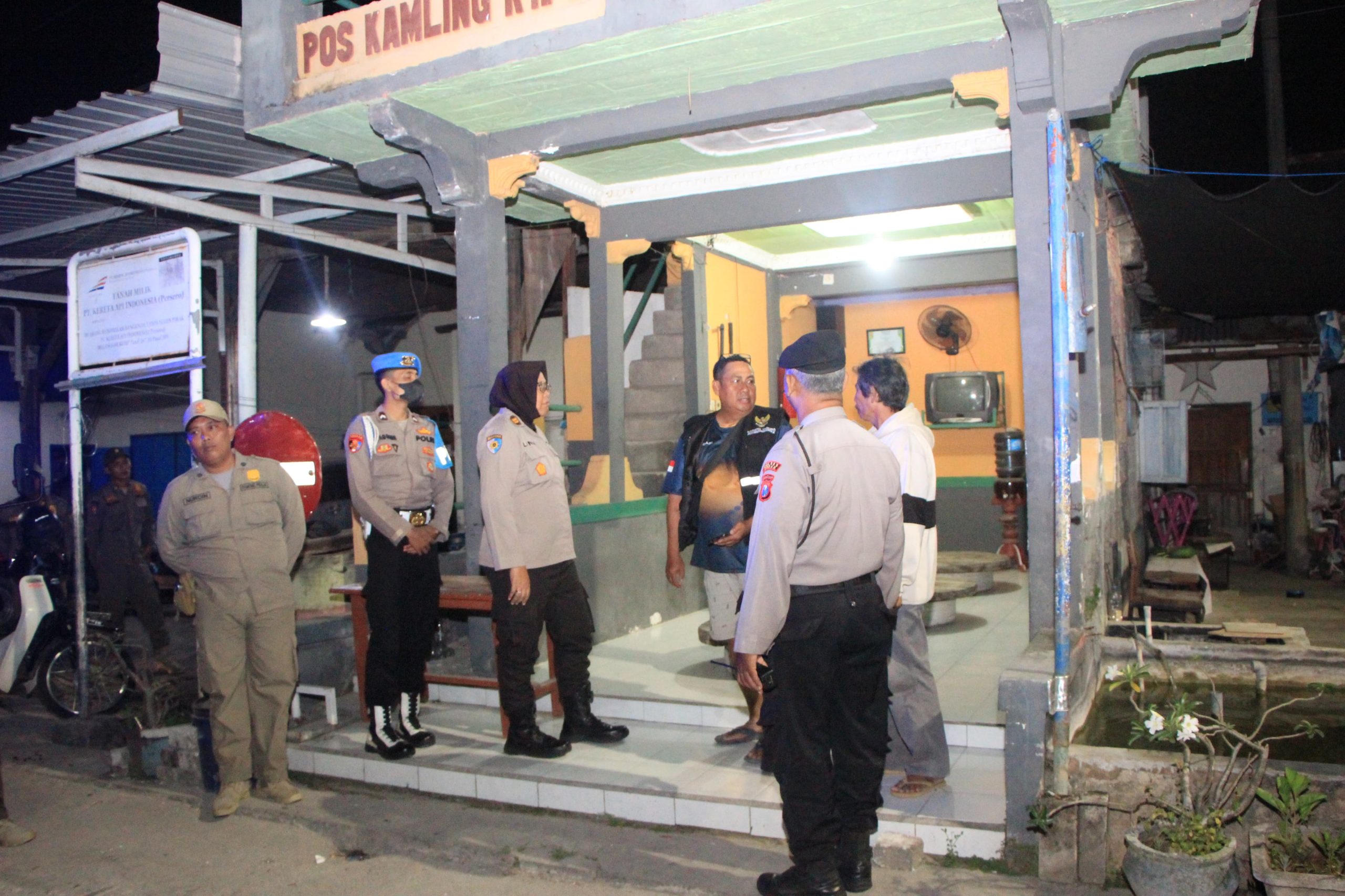 Saat Pos Siskamling Warga Tuban Dapat 'Tamu Istimewa' 2 Pos Siskamling Warga Tuban 1