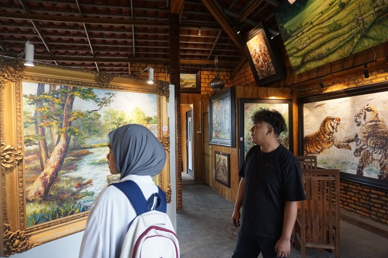 Kafe Ruang Warna di Malang, Simbol Cinta dan Kisah Abadi sang Maestro Pelukis Difabel Sadikin Pard 3 Ruang Warna Sadikin Pard.