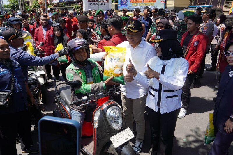 Demo di Sidoarjo Aman, Bupati dan Wabup Temui Massa 3 IMM Sidoarjo demo damai.