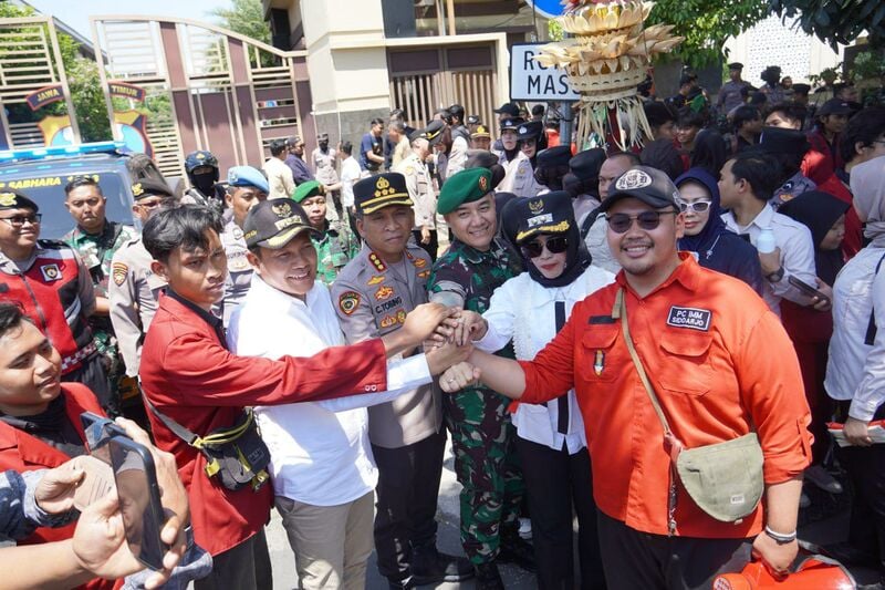 Demo di Sidoarjo Aman, Bupati dan Wabup Temui Massa 1 Demo di Sidoarjo.