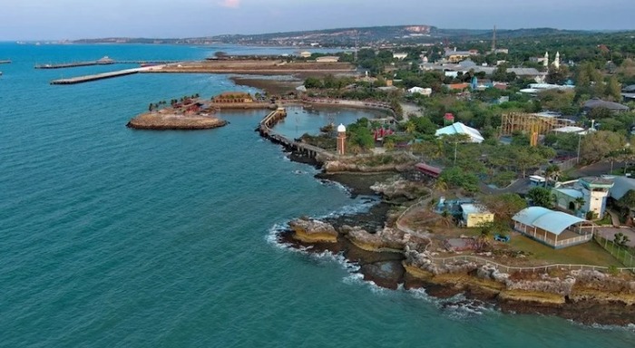 40+ Wahana Pacu Adrenalin, Liburan Keluarga Seru di Wisata Bahari Lamongan: Simak Harga Tiket Terbaru 2025 2 Wisata Bahari Lamongan terbaru 2025.