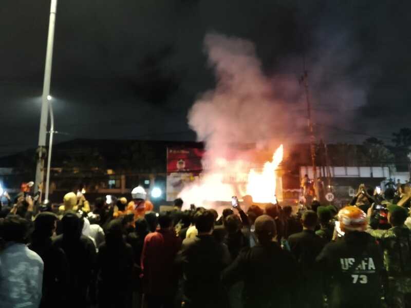 Demo di Polresta Malang Kota.