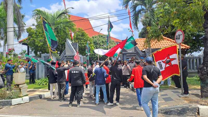 Demo tunjangan DPRD Tuban.