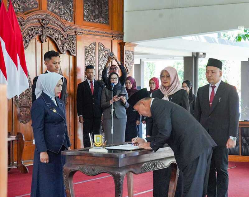 Mutasi Perdana, Wali Kota Mojokerto Lantik 7 Kepala OPD dan 4 Pejabat Fungsional 1 Mojokerto.