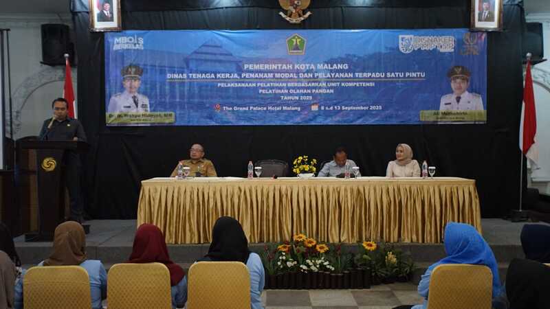 Pelatihan pekerja pabrik rokok.