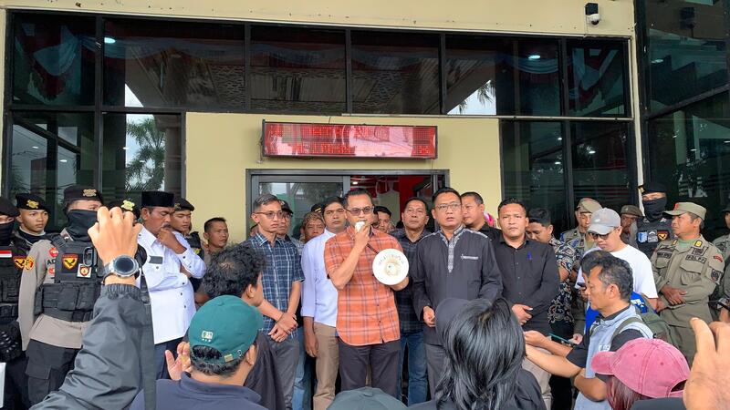 9 Tuntutan Demonstran di DPRD Jember, Dari Pembebasan Aktivis hingga Reformasi Kaderisasi Parpol 2 Demo AMJ di DPRD Jember.