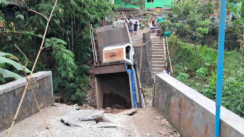 Jembatan Wadung di Pakisaji.