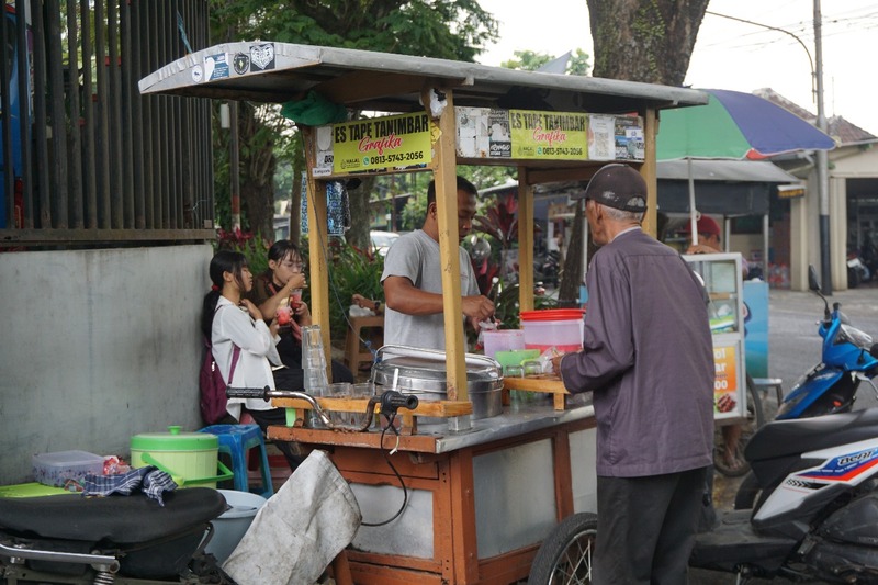 Kuliner Es Tape Tanimbar Grafika. 