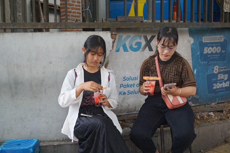 Kuliner murah Es Tape Tanimbar Grafika. 
