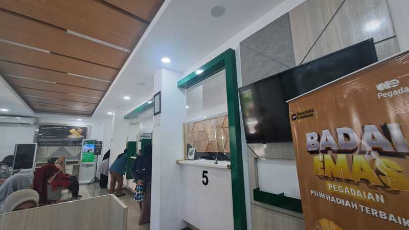 Gadai emas di Pegadaian Tuban.
