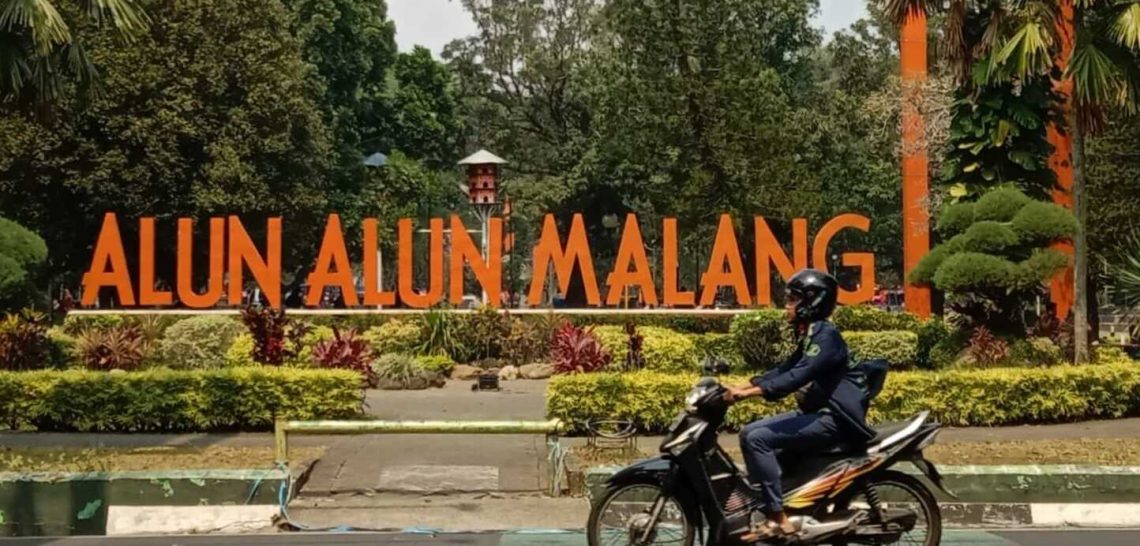 Segera! Revitalisasi Alun-Alun Merdeka Kota Malang lewat CSR Bank Jatim 1 Alun-Alun Merdeka Kota Malang.