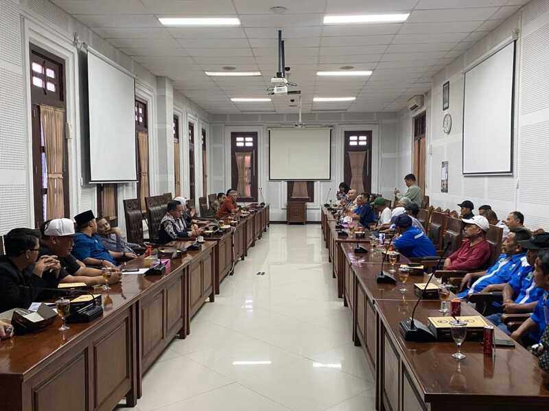 Sopir Angkot Tolak Bus Trans Jatim, Ketua DPRD Kota Malang Sampaikan Aspirasi ke Pemprov 1 DPRD Kota Malang.