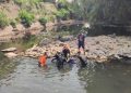 Dugaan Laka Tunggal, Motor di Mojokerto Nyemplung ke Sungai 2 Motor di Mojokerto.