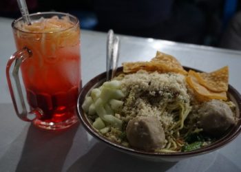 Warung Pangsit Mie Pak Rie.