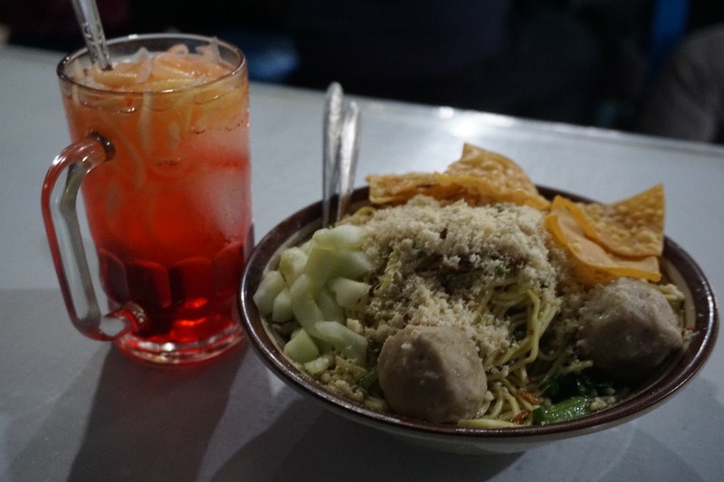 Lezatnya Kuliner Warung Pangsit Mie Pak Rie Malang, Rasa Otentik Tak Berubah Bikin Kangen Pelanggan 1 Warung Pangsit Mie Pak Rie.