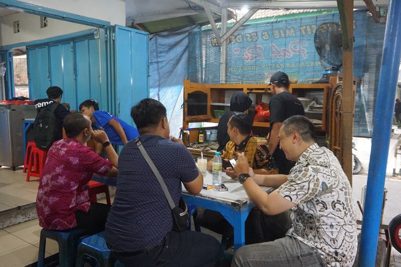 Lezatnya Kuliner Warung Pangsit Mie Pak Rie Malang, Rasa Otentik Tak Berubah Bikin Kangen Pelanggan 4 Kuliner legendaris Warung Pangsit Mie Pak Rie.