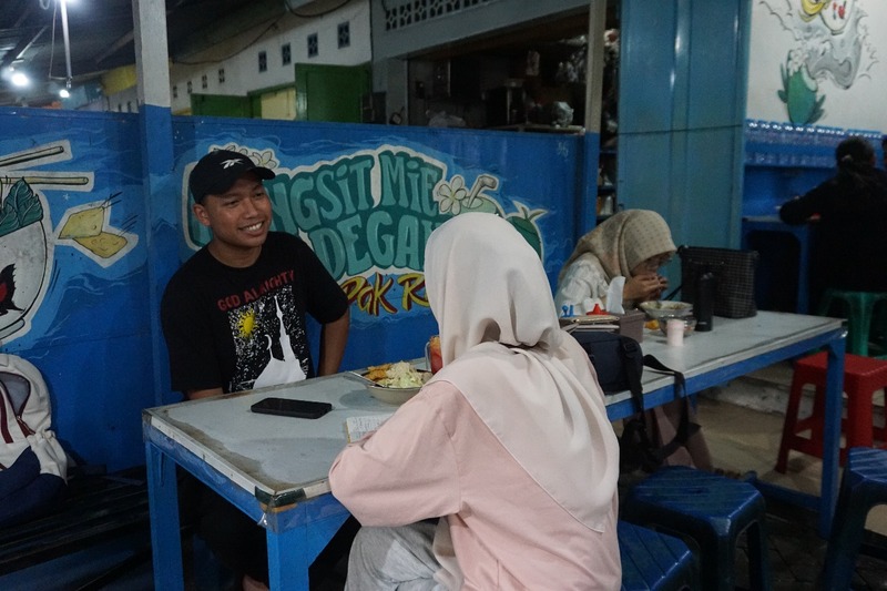 Lezatnya Kuliner Warung Pangsit Mie Pak Rie Malang, Rasa Otentik Tak Berubah Bikin Kangen Pelanggan 2 Warung Pangsit Mie Pak Rie di Malang.