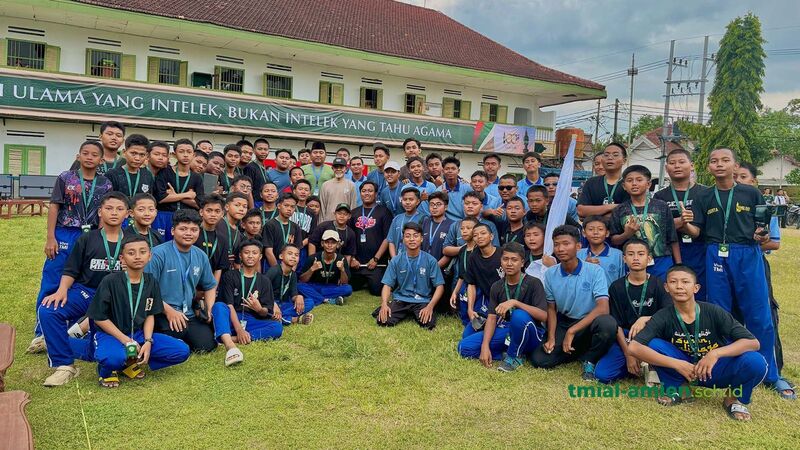 Marching Band Al-Amien Prenduan Madura Juara Umum Nasional di GMBC 2025, Borong 12 Piala 4 Marching Band Al-Amien Prenduan Madura.