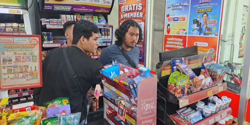2 Perampok Minimarket di Tuban Ditangkap di Jakarta, Dua Pelaku Buron 1 Perampok minimarket di Tuban.
