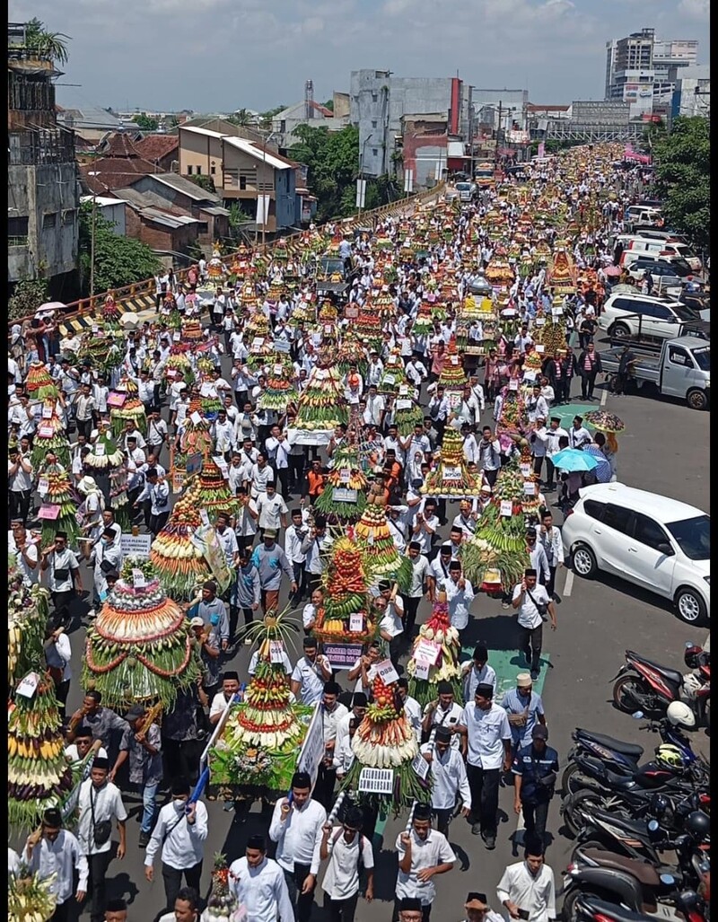 Ratusan Gunungan Festival Ancak Agung di Kabupaten Jember Pecahkan Rekor MURI 1 Festival Ancak Agung.