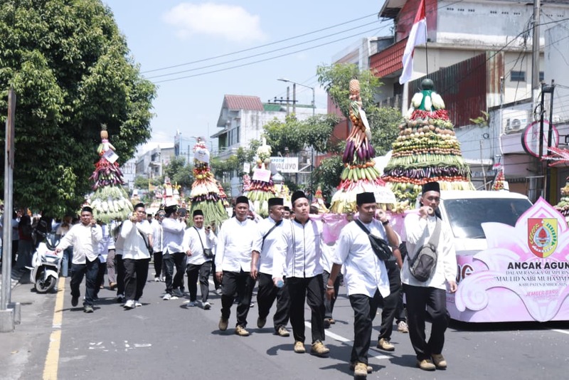 Ratusan Gunungan Festival Ancak Agung di Kabupaten Jember Pecahkan Rekor MURI 2 Festival Ancak Agung Jember.