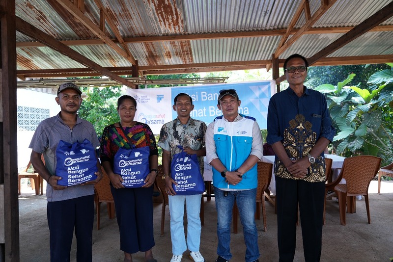 TBIG Permudah Layanan Kesehatan Warga Papua, Petugas Edukasi Cegah TBC dan Cara Hidup Sehat 4 CSR TBIG di Jayapura Papua.