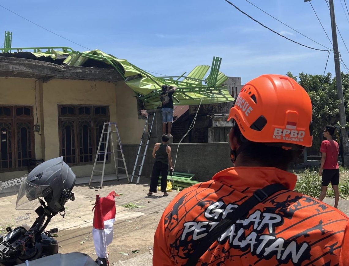 Anomali Angin Kencang dan Panas Terik Bayangi Wilayah Kabupaten Mojokerto 1 Angin Kencang