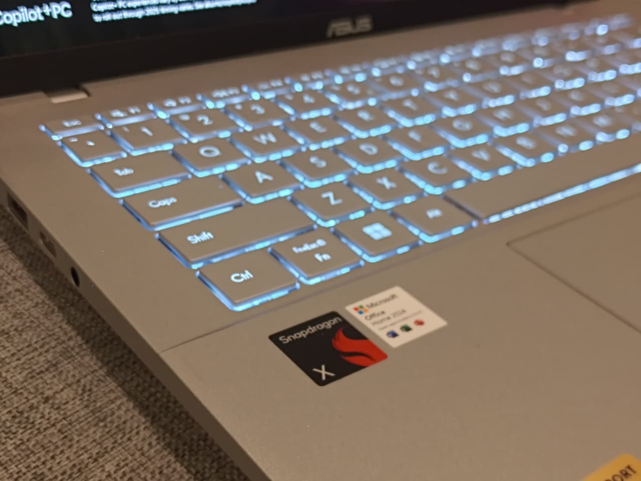 ASUS Vivobook S14 OLED Laptop AI dengan Baterai Awet 2 ASUS Vivobook S14 OLED