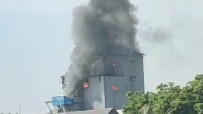 Tiga Karyawan Luka Bakar Akibat Kebakaran Pabrik Kimia di Pasuruan 1 Kebakaran pabrik kimia
