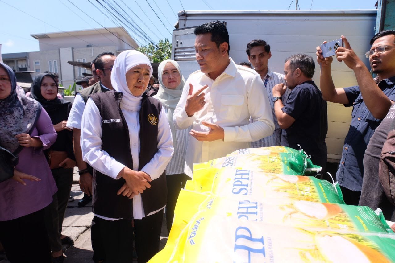 Gubernur Jawa Timur dan Bupati Sidoarjo Tinjau Pasar Murah di Sedatigede 3 Gubernur Jawa Timur