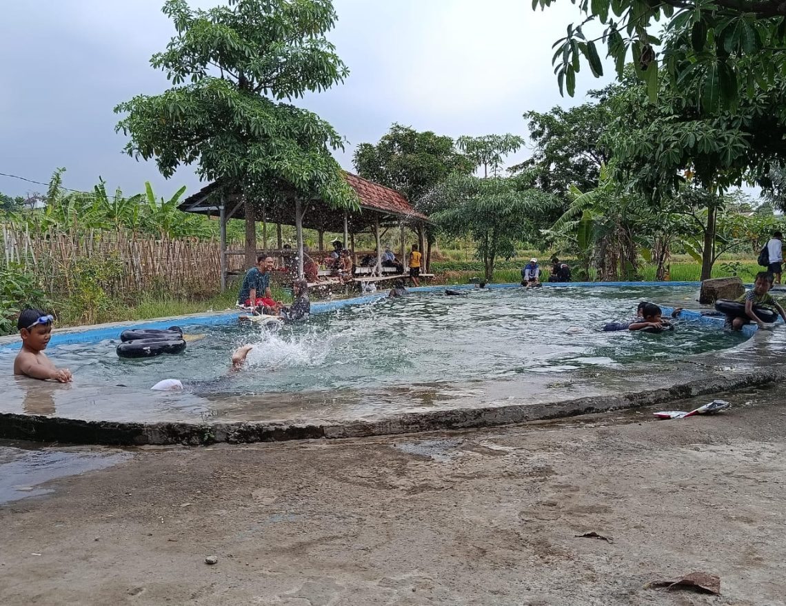 Tak Melulu Mahal, Berikut Kolam Renang Lima Ribuan di Mojokerto 1 Kolam Renang Lima Ribuan