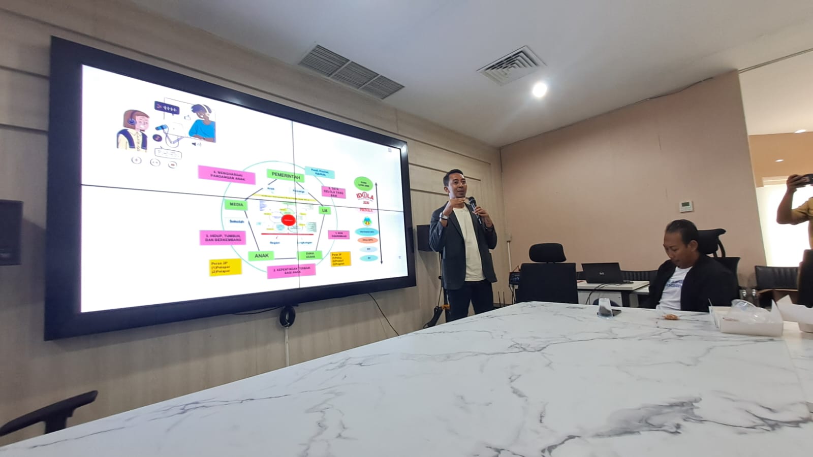 Jurnalis di Tuban Dapat Bekal Pengetahuan Seputar Pemberitaan Ramah Anak 2 Pemberitaan Ramah Anak