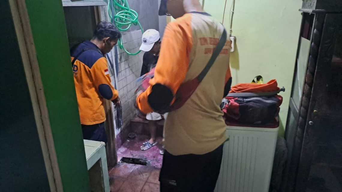 Lantai rumah warga Kota Batu mendadak ambles