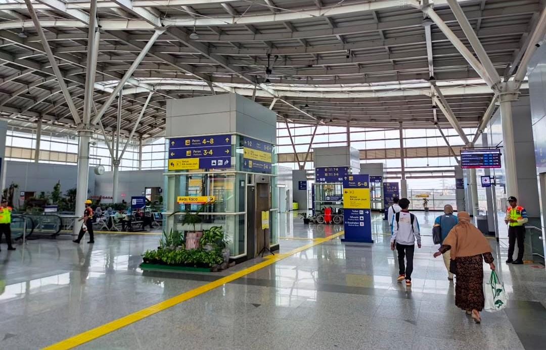 Stasiun Jatinegara Jakarta Ramah Difabel, Sediakan Lift Permudah Kelompok Rentan Bepergian (5) 2 Stasiun Jatinegara Jakarta