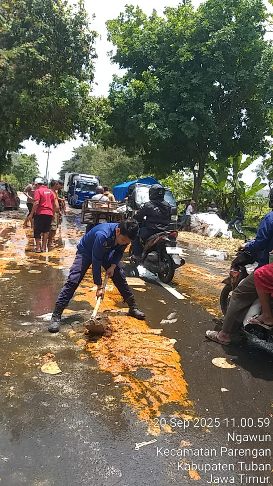 tugujatim tumpahan gula merah cair 1