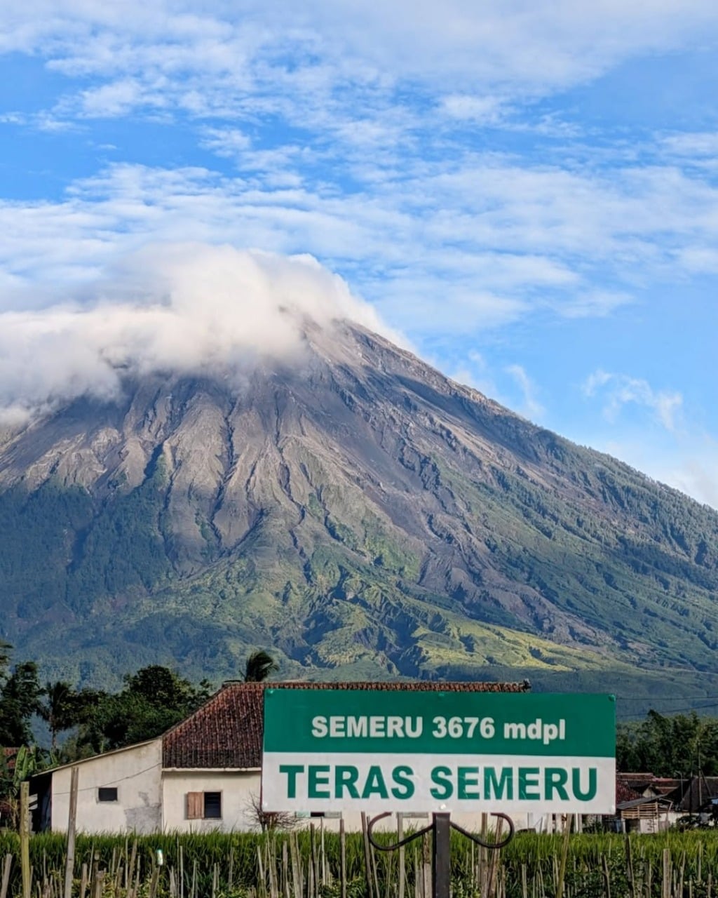 Viral Pasca-Erupsi, Teras Semeru Ubah Lanskap Jalan Sumber Urip Jadi Spot Wisata Baru 2 Semeru