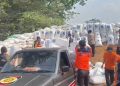 Kisah Relawan di Benteng Karung Jalur Ekstrem Mojokerto