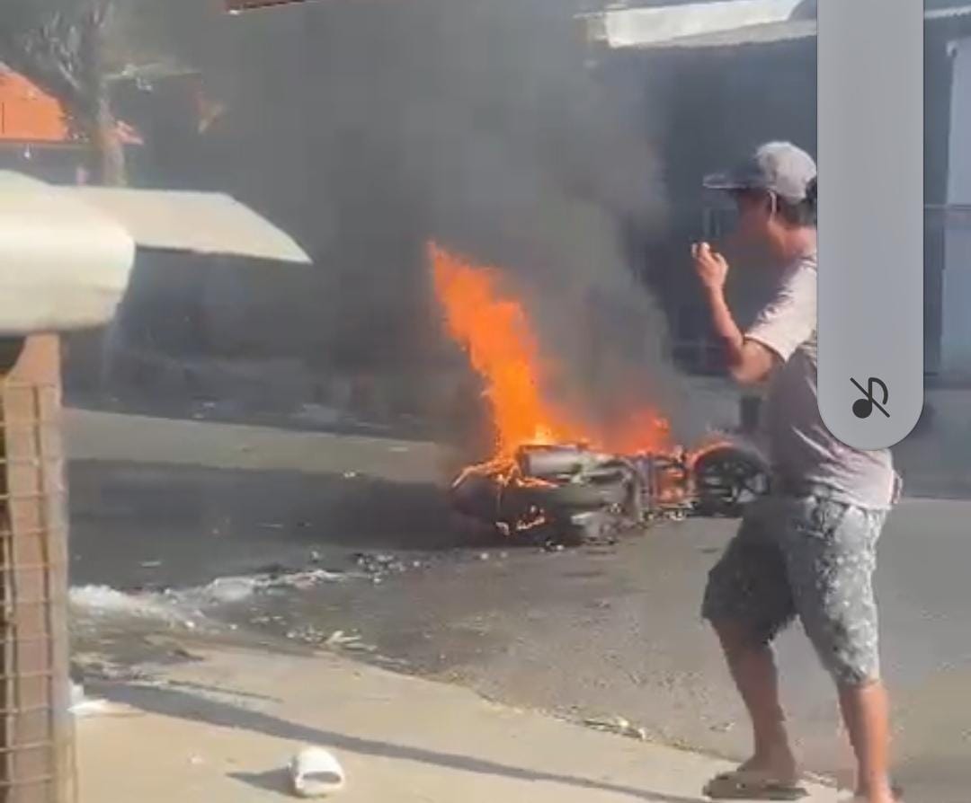 Sepeda Motor Terbakar Mendadak di Pasar Baru Tuban Sempat Bikin Panik Warga 1 Sepeda Motor Terbakar