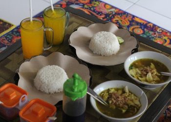 Soto ayam di Pacet.