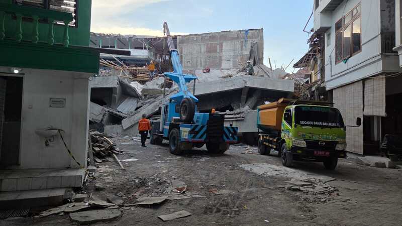 Tak Ada Lagi Sinyal Kehidupan, Evakuasi Ponpes Al Khoziny Sidoarjo Pakai Alat Berat 1 Evakuasi Ponpes Al-Khoziny.