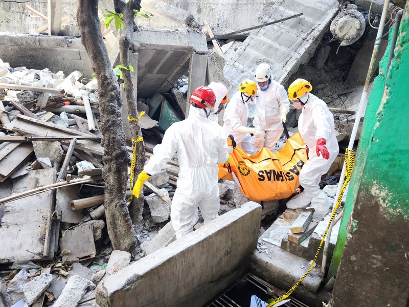 5 Jenazah Lagi Ditemukan, Total Korban MD Tragedi Ponpes Al-Khoziny Sidoarjo Capai 10 Orang 1 Ponpes Al-Khoziny.