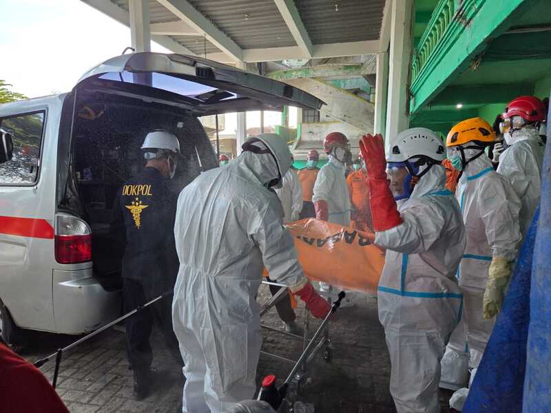 Tragedi Runtuhnya Musala Ponpes Al-Khoziny: Tim SAR Temukan Lagi 2 Korban, Total 120 Orang Dievakuasi 3 Jenazah korban Ponpes Al-Khoziny.