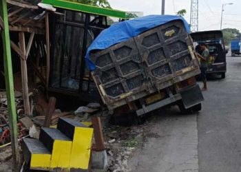 Halte Trans Jatim.