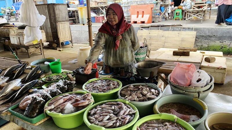40 Tahun Napia di Jantung Perdagangan Ikan Puger Jember: Melawan Pasang Surut Ekonomi dan Cuaca 1 Jember.