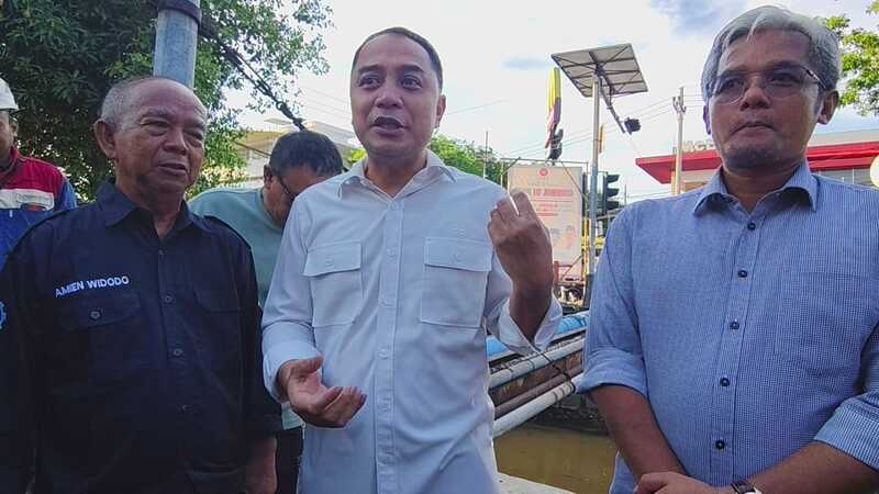 Misteri Semburan Gas di Sungai Kebon Agung Rungkut Terungkap, PGN Siapkan Langkah Perbaikan 2 Semburan gas di Rungkut Surabaya.