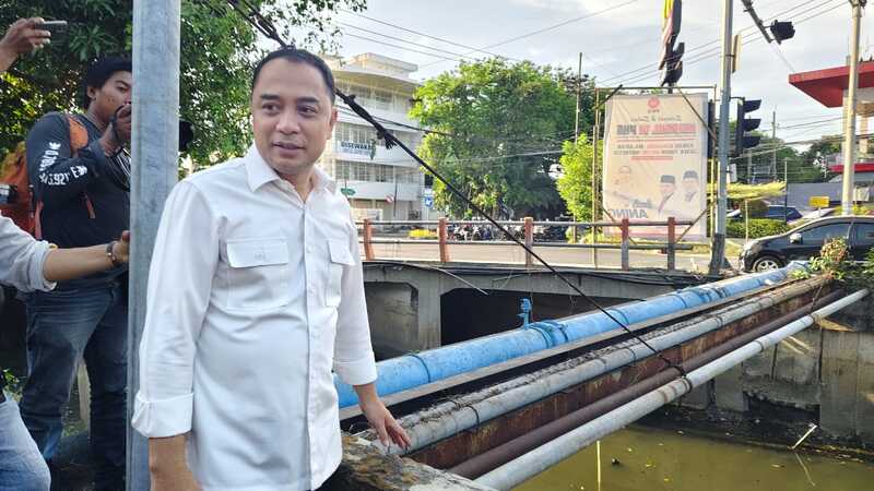 Misteri Semburan Gas di Sungai Kebon Agung Rungkut Terungkap, PGN Siapkan Langkah Perbaikan 1 Semburan gas.