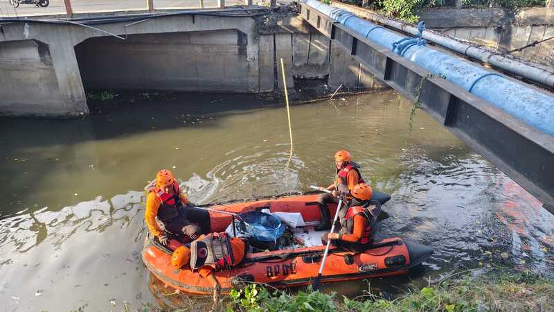 Misteri Semburan Gas di Sungai Kebon Agung Rungkut Terungkap, PGN Siapkan Langkah Perbaikan 3 Semburan gas di Rungkut.