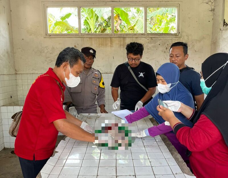 Penemuan Mayat Bayi di Saluran Air Semboro Jember, Polisi Selidiki Identitas Pelaku 1 Mayat bayi.