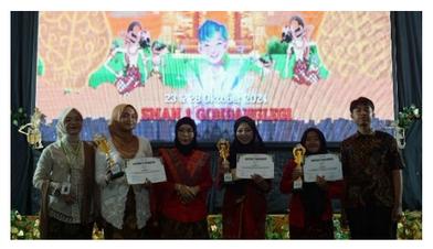 Rayakan Bulan Bahasa, Mahasiswa UM Gelar CINEMANGGIFEST 2024 di SMAN 1 Gondanglegi Malang 1 Mahasiswa UM.